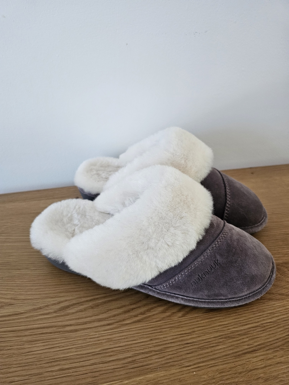Nuknuuk Plush Sheepskin Shearling Suede Slippers Taupe Mauve Size 9 Womens